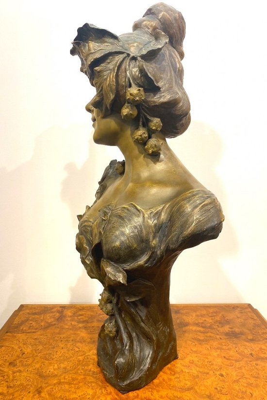 Busto in terracotta Art Nouveau Goldscheider