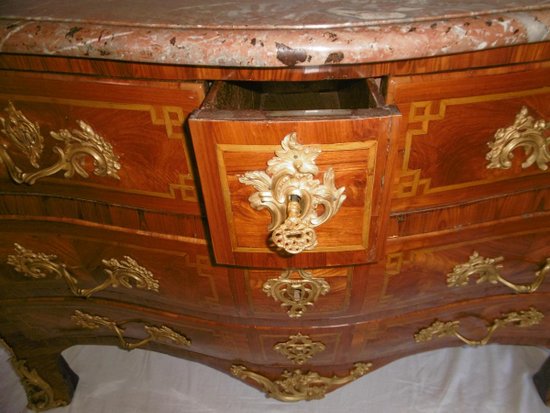 Commode Galbée époque Louis XV