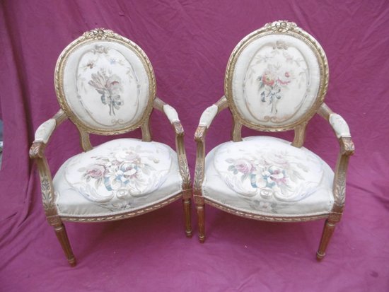 Suite Of Four Louis XVI style Armchairs with Medallion Back