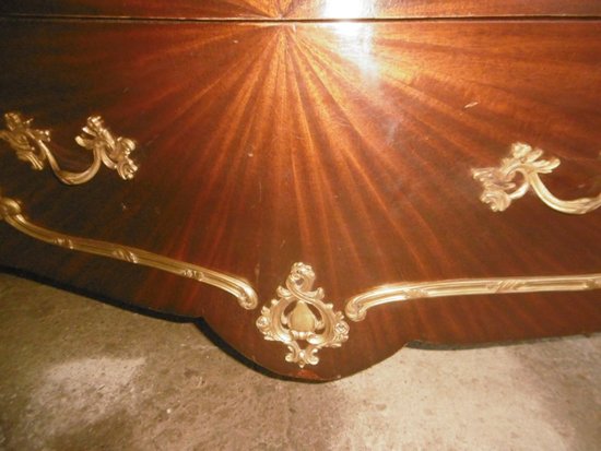 Louis XV Galbée chest of drawers