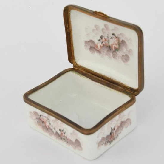 Rectangular porcelain snuff bottle