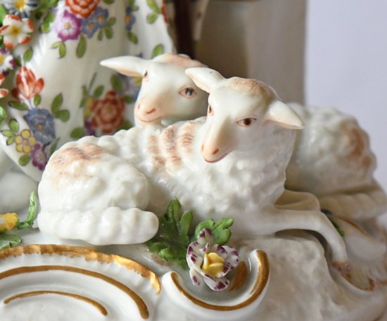 Samson porcelain group representing a couple of shepherdesses