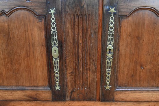 Regional sideboard in light oak, Louis XV style - Mid 19th century