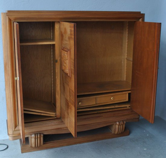 Hohes Sideboard im Stil der 1940er Jahre aus blondem Mahagoni kariert