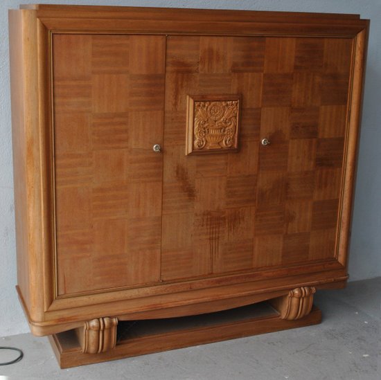 Hohes Sideboard im Stil der 1940er Jahre aus blondem Mahagoni kariert