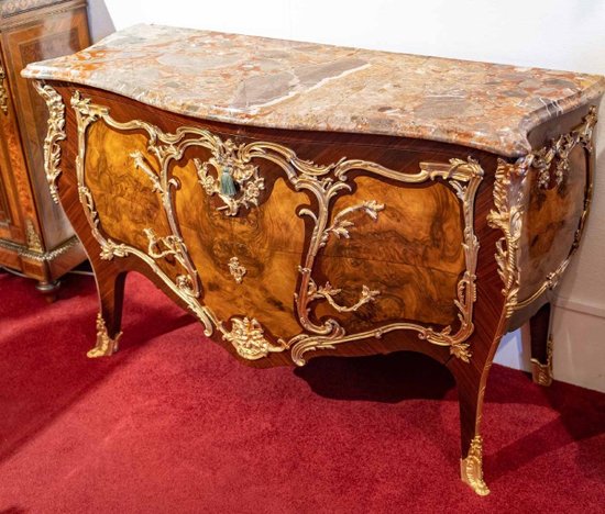 A beautiful Louis XV style chest of drawers