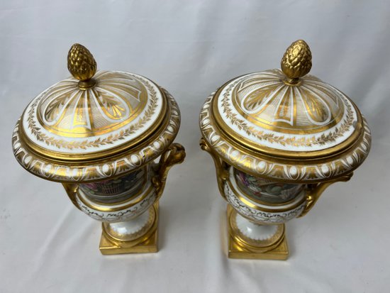 Pair of Medicis vases covered with Paris porcelain cassolette around 1830