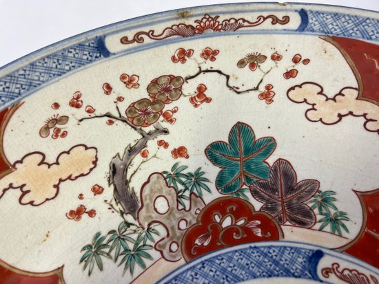 Very large polychrome Imari dish 19th century 46cm