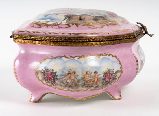 Schmuckschatulle Aus Rosa Porzellan Im Sèvres-Stil