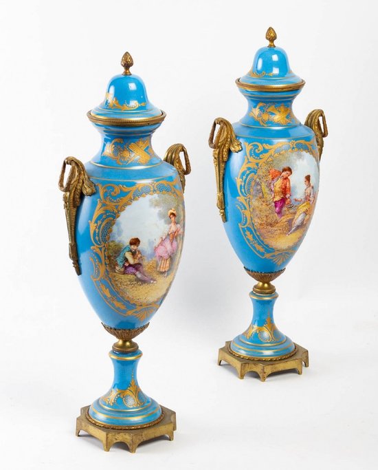 A Pair Of Syle Porcelain Vases Late 19th Century