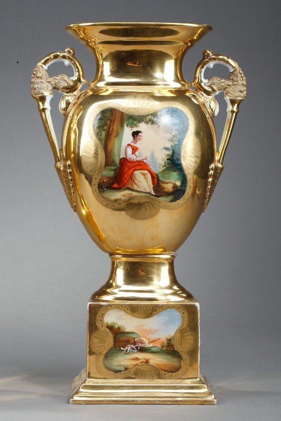 Paire De Vases d'Oratoire En Porcelaine De Paris