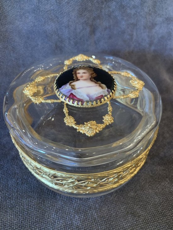 Crystal Box With Porcelain Plate