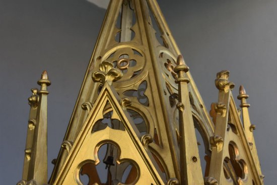 Baldacchino per chiesa in legno e stucco dorato in stile gotico