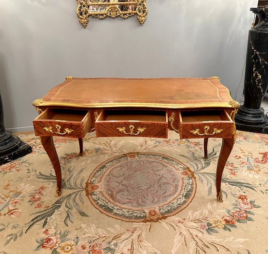 Maurice Rinck, Bureau Plat De Style Louis XV En Marqueterie Bronze Dore Circa 1900 Stampato