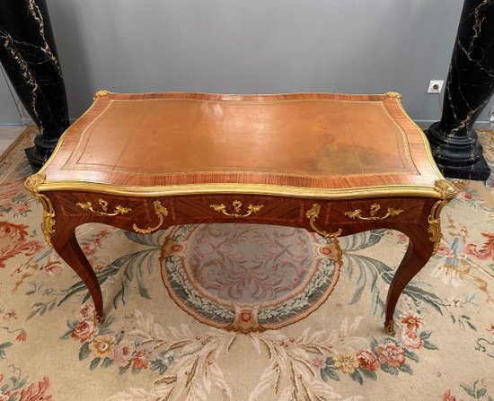 Maurice Rinck, Bureau Plat De Style Louis XV En Marqueterie Bronze Dore Circa 1900 Stampato