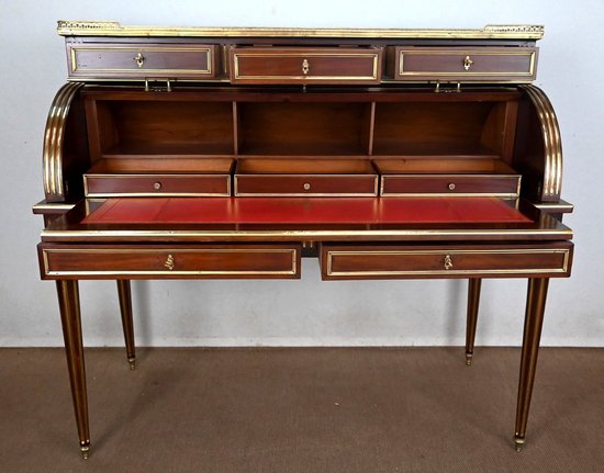 Important Mahogany Cylinder Desk, Louis XVI style, Napoleon III period - 2nd half of the 19th century