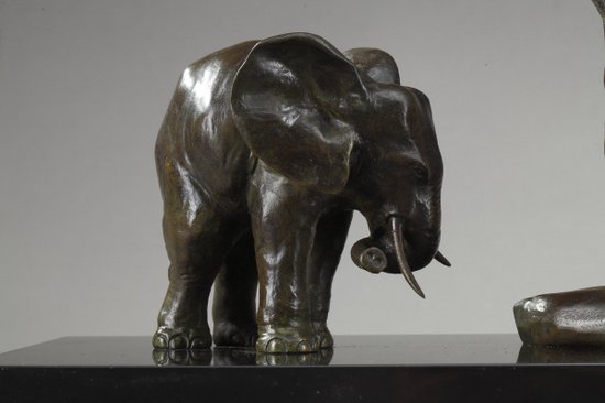 Bronze sculpture "Elephant and his two babies" by Ulisse Caputo