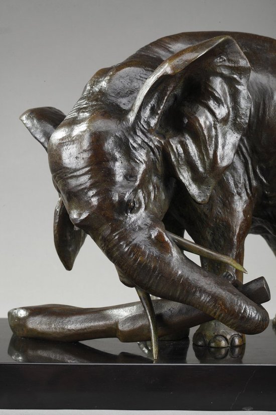 Bronze sculpture "Elephant and his two babies" by Ulisse Caputo