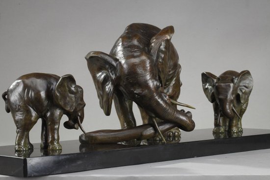 Bronze sculpture "Elephant and his two babies" by Ulisse Caputo