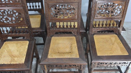 Rare Série De 6 Chaises En Palissandre Indochinoises à Décor De Dragons.