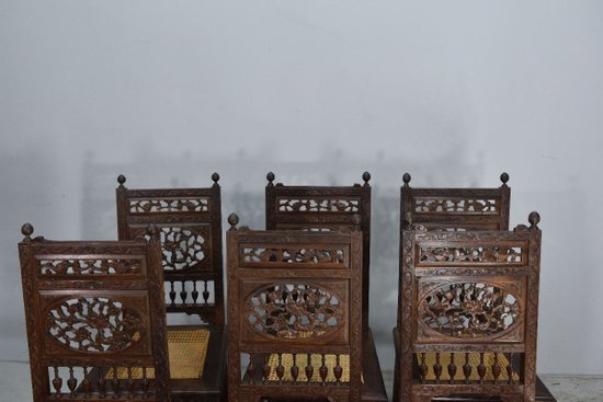 Rare Série De 6 Chaises En Palissandre Indochinoises à Décor De Dragons.