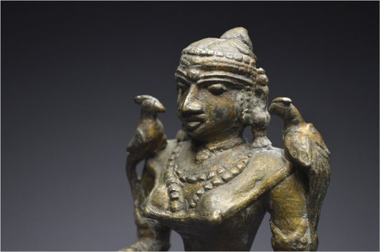 India, XIX secolo, lampada a olio da cerimonia in bronzo raffigurante Lakshmi