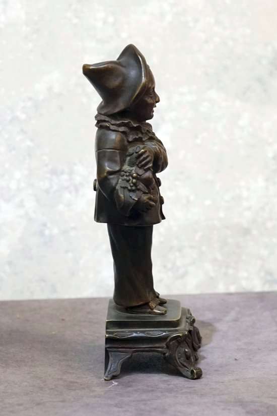 Pierrot in bronze