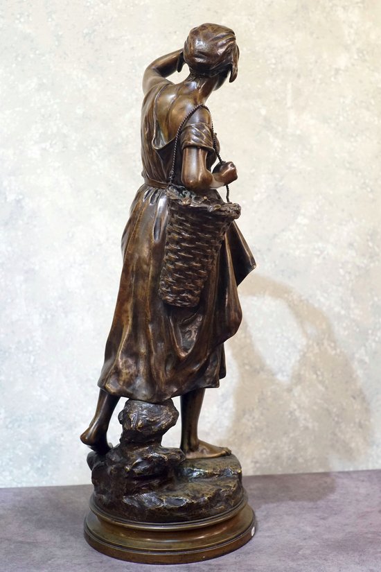 Eugène LAURENT (1832-1898) "Fisherwoman" Bronze.