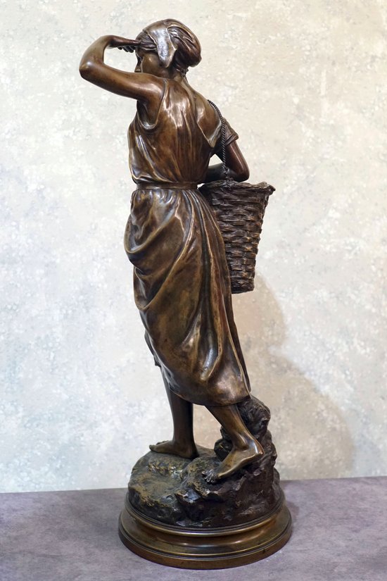 Eugène LAURENT (1832-1898) "Fisherwoman" Bronze.