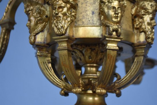             Magnifico lampadario Luigi XIV Napoleone III con teste in bronzo dorato