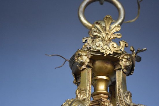             Magnifico lampadario Luigi XIV Napoleone III con teste in bronzo dorato