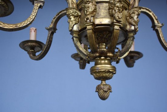             Magnifico lampadario Luigi XIV Napoleone III con teste in bronzo dorato