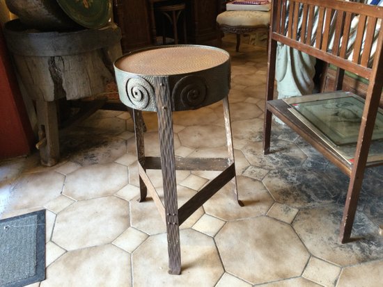 Art deco pedestal table