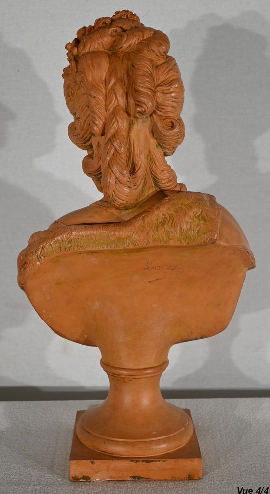 Terracotta bust of Marie-Antoinette, after F. Lecomte - 1920