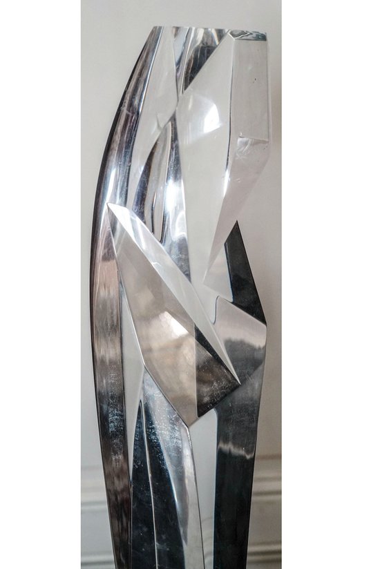 Nicholas MALINAS, Plexiglas-Jungfrau