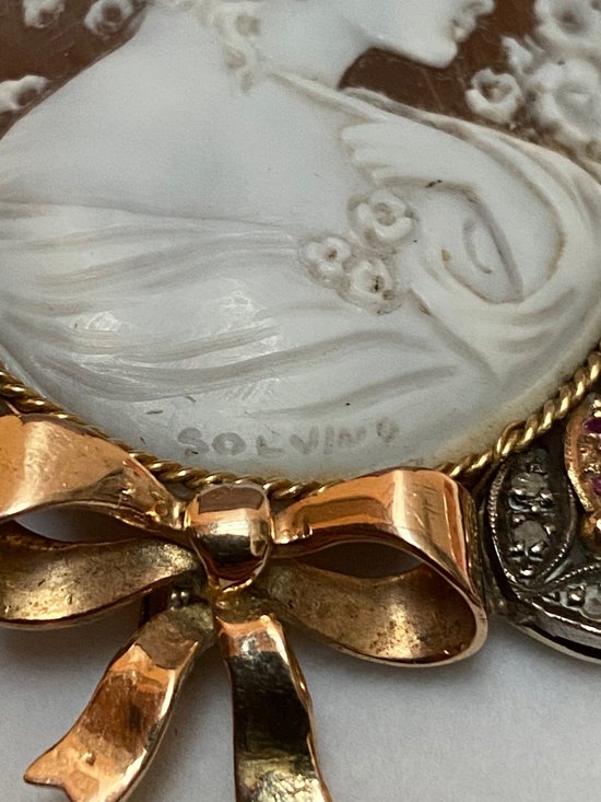 GOLD AND SILVER CAMEO BROOCH