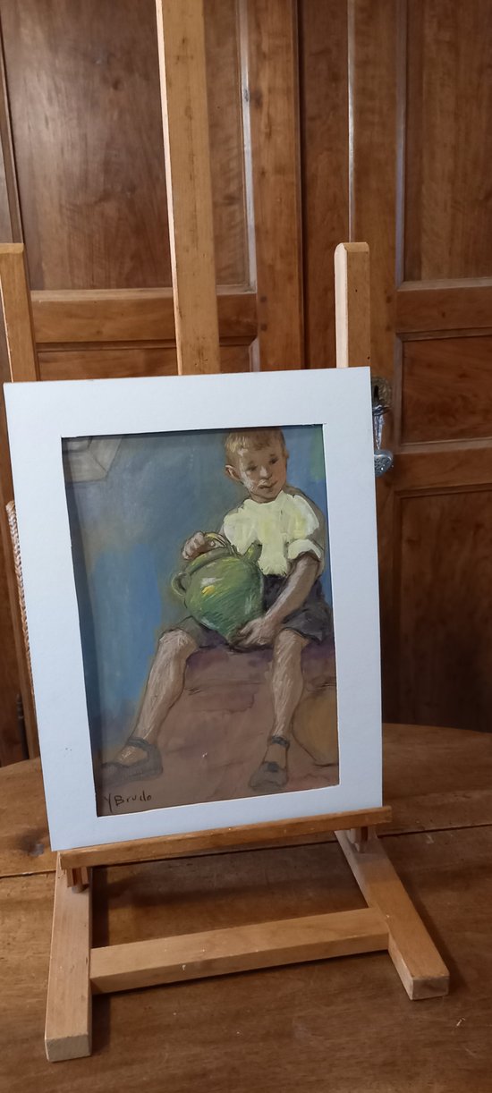 Young boy with a jug/Yvonne Brudo