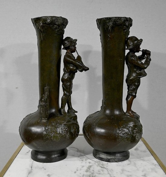 Paire de Vases en Régule « Enfants musiciens », d’après A. Moreau – Fin XIXe