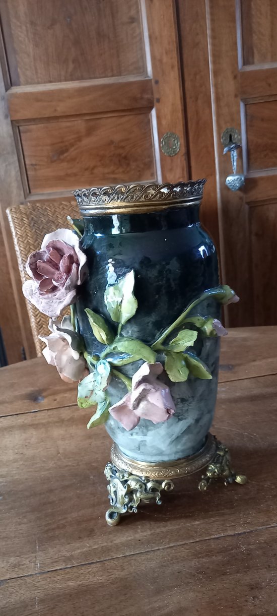 Large ceramic vase with flowers / Napoleon III