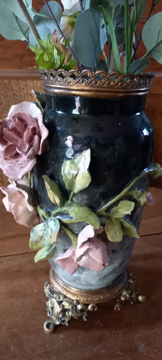 Large ceramic vase with flowers / Napoleon III