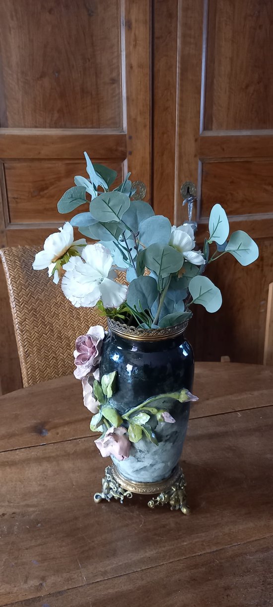 Large ceramic vase with flowers / Napoleon III