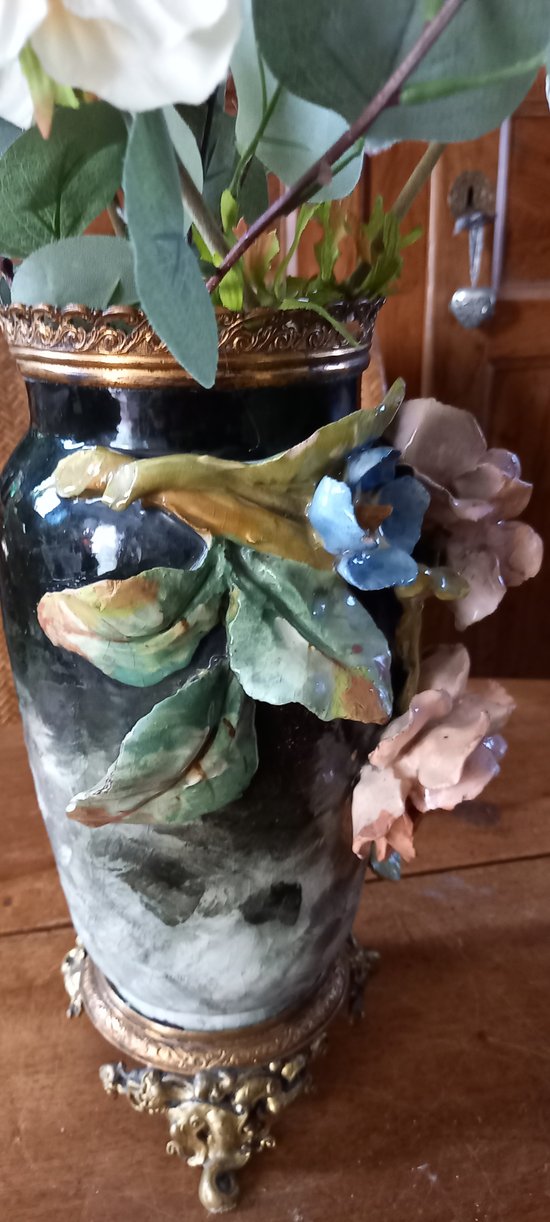 Large ceramic vase with flowers / Napoleon III