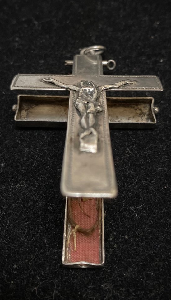 CROSS IN SOLID SILVER XVIII TH