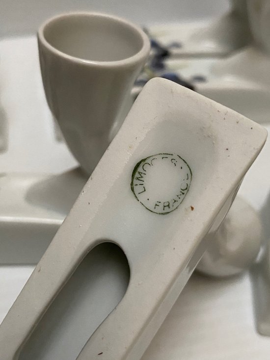 PORCELAIN KNIFE HOLDERS