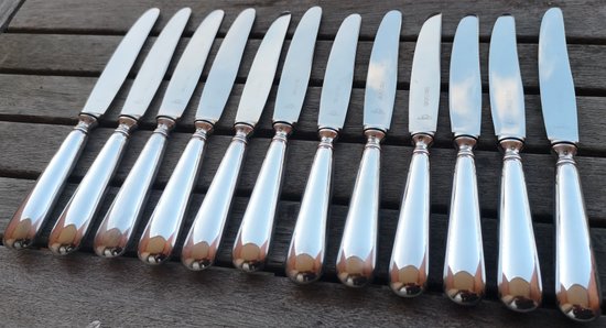 Case : 12 silver plated dessert knives, Baguette orfèvrerie Saint Médard model