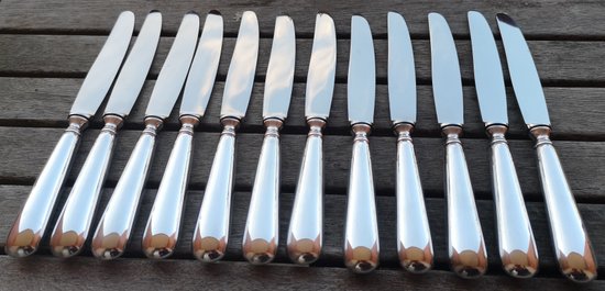 Case : 12 silver plated dessert knives, Baguette orfèvrerie Saint Médard model