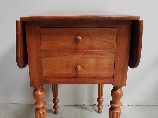 Small living room table with shutters in solid cherry wood, Louis-Philippe period - 19th century