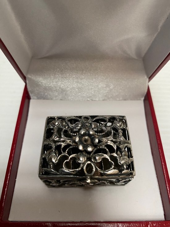 SMALL SILVER BOX