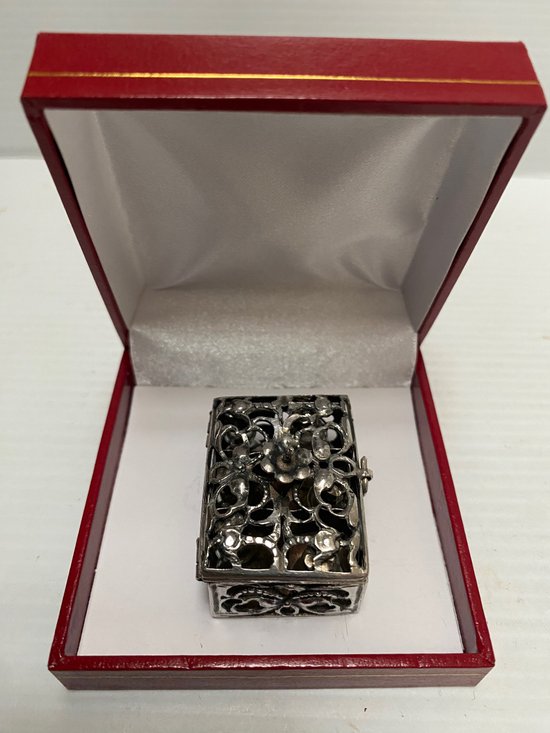 SMALL SILVER BOX