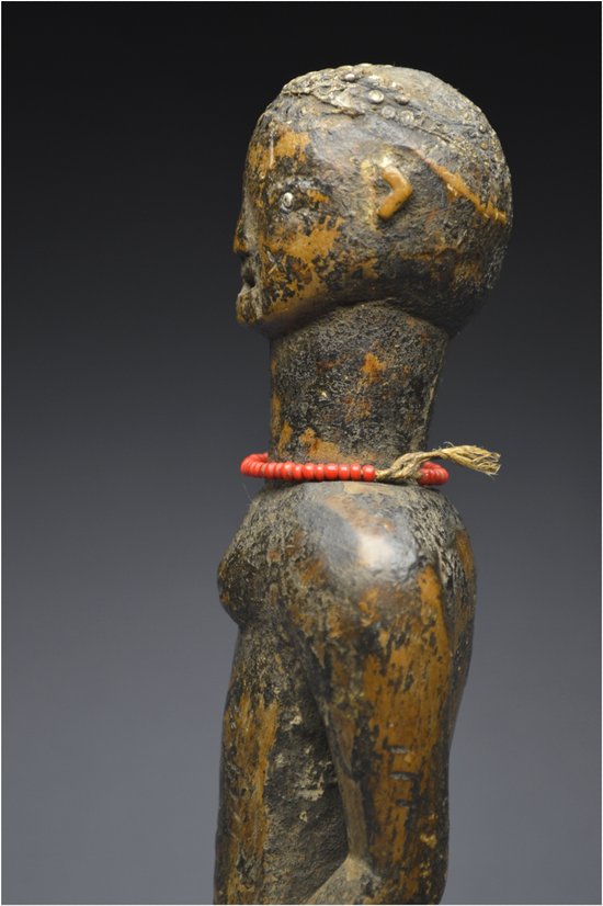 Tanzanie, Peuple Nyamwezi, Première moitié du XXème siècle, Ancienne statuette anthropomorphe à patine profonde